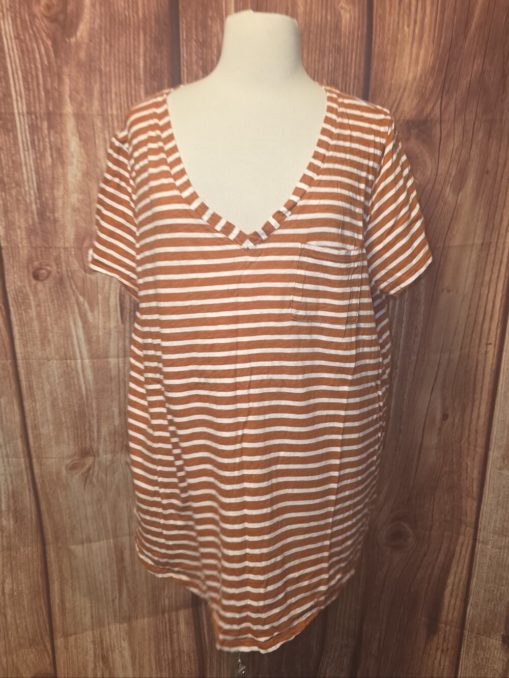 Torrid Classic Fit Tshirt Size 2(18/20,2x) Orange/White Stripes